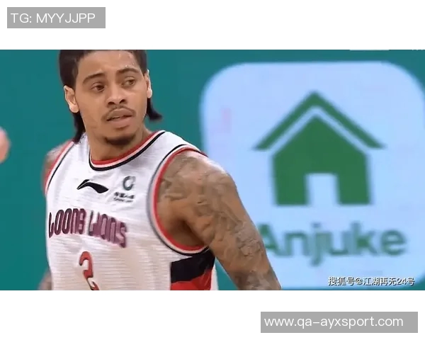 克洛尼首节火力全开四记三分狂砍13分1板1断展现神准外线能力